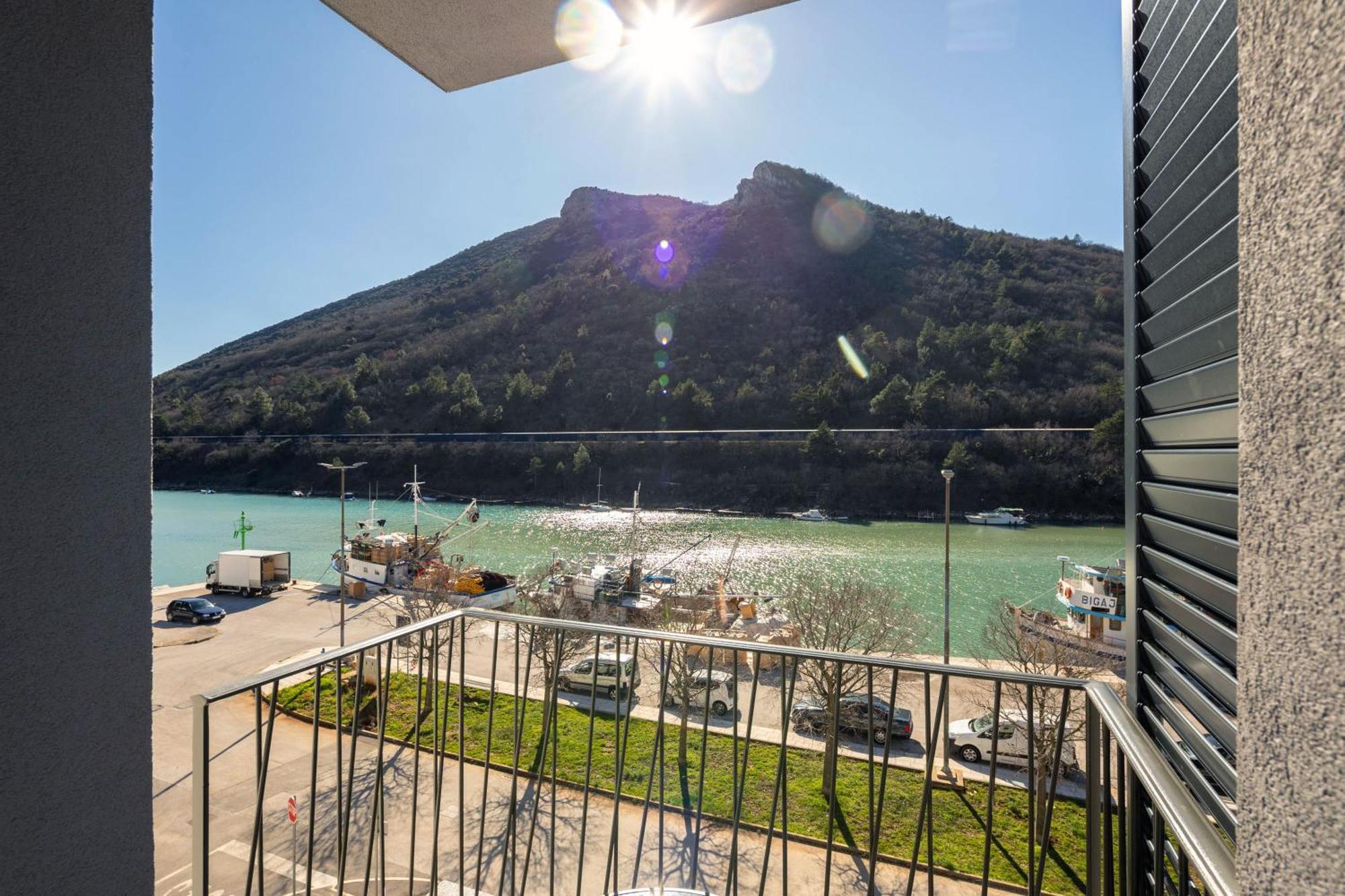 Seafront Villa Andrijana - Happy Rentals Plomin Exterior foto